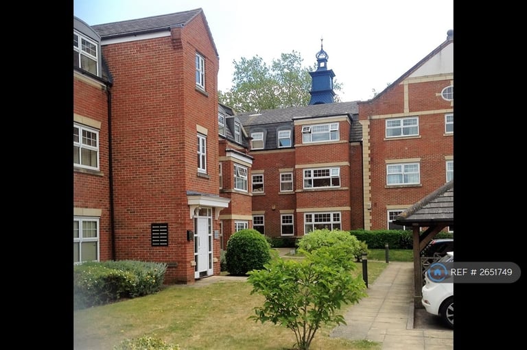 2 bedroom flat in The Clock Tower, Woking, GU21 (2 bed) (#2651749)