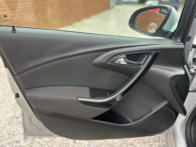 2015 Vauxhall Astra 1.6i SRi Euro 6 5dr HATCHBACK Petrol Manual