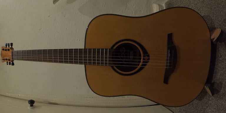 LAG Tramontine Deadnaught Acoustic Guitar + Gator Hard Case