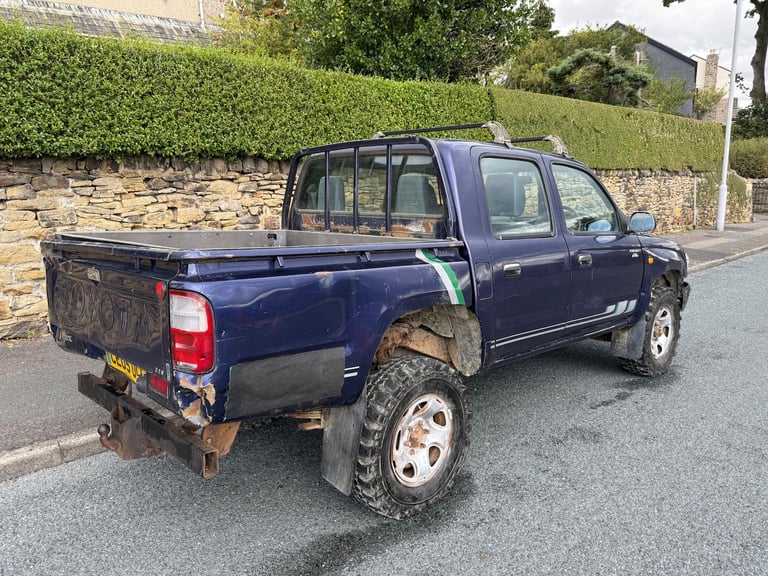 2005 Toyota Hilux 280 EX D4-D D/C DOUBLE CAB PICK UP MANUAL 4X4 BLUE PICK UP Diesel Manual