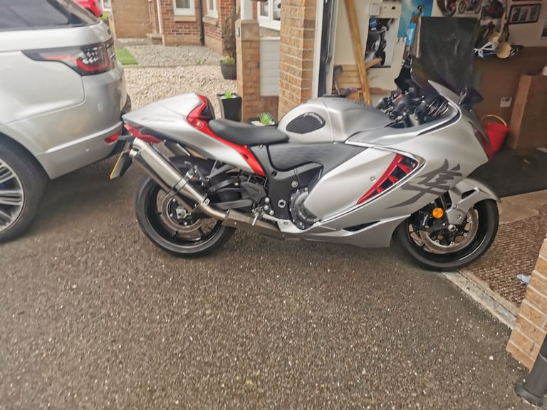 Suzuki hayabusa 2022-stunning