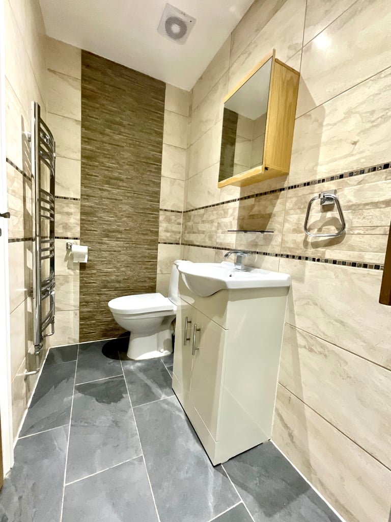 Large 2 bedrooms flat ( CF116AH ) 