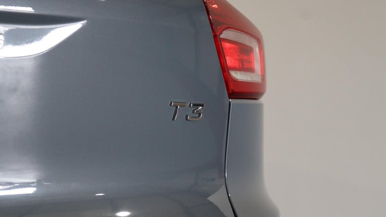  Volvo XC40 T3 R-Design (Lounge Pack, Sunroof, Harman Kardon, 360 Camera, BLIS) Petrol Automatic