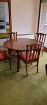 Extendable Dining table with 5 chairs