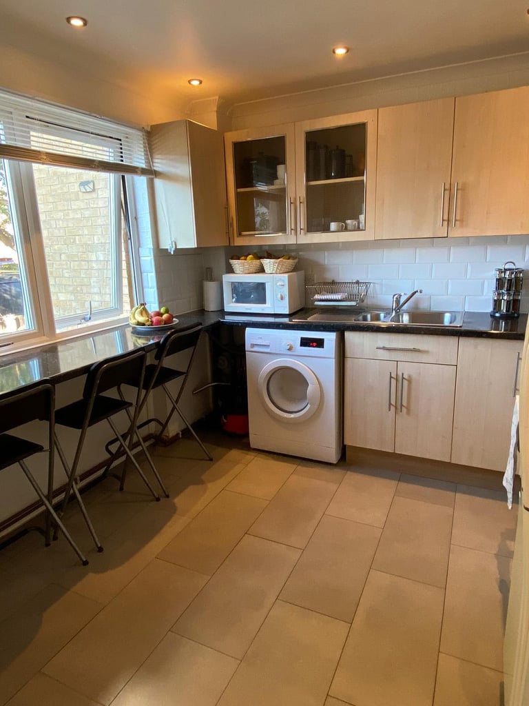Lovely 4 bedrooms house with living room and parking in Bermondsey