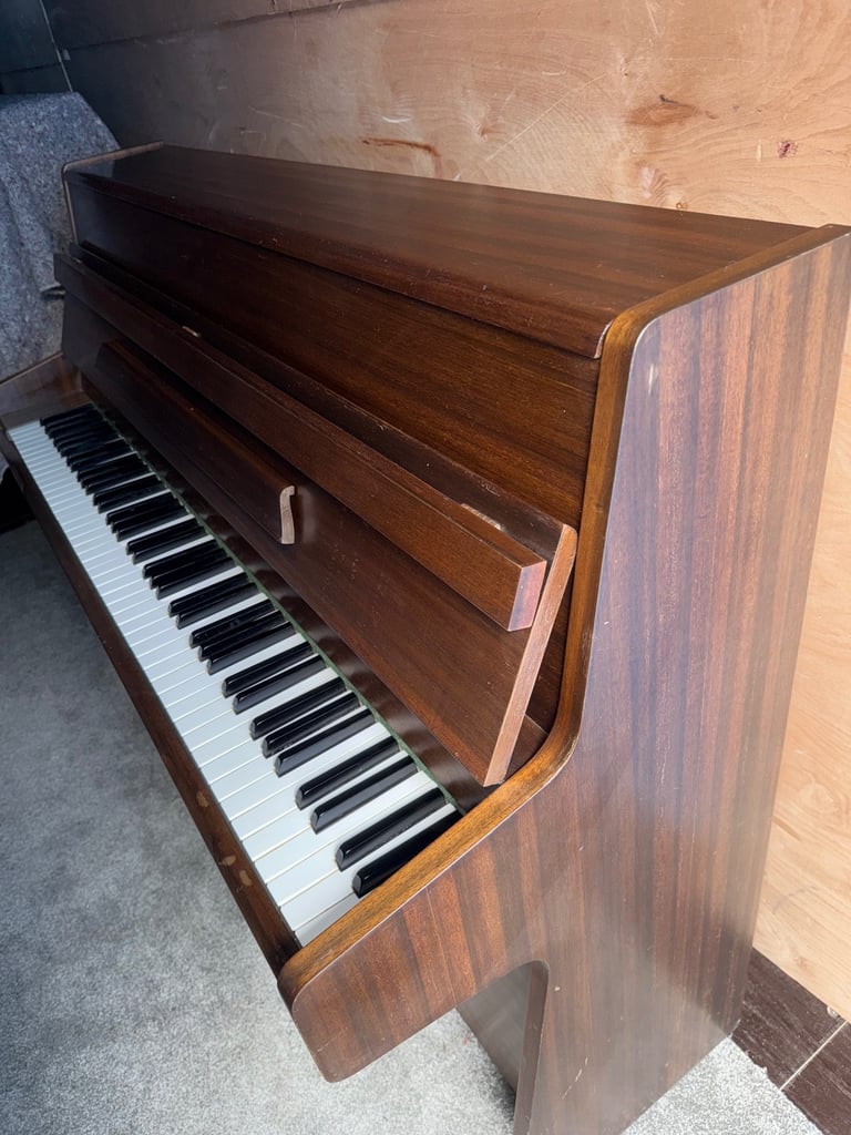 Barratt Robinson. Free Delivery Free Stool Tuned