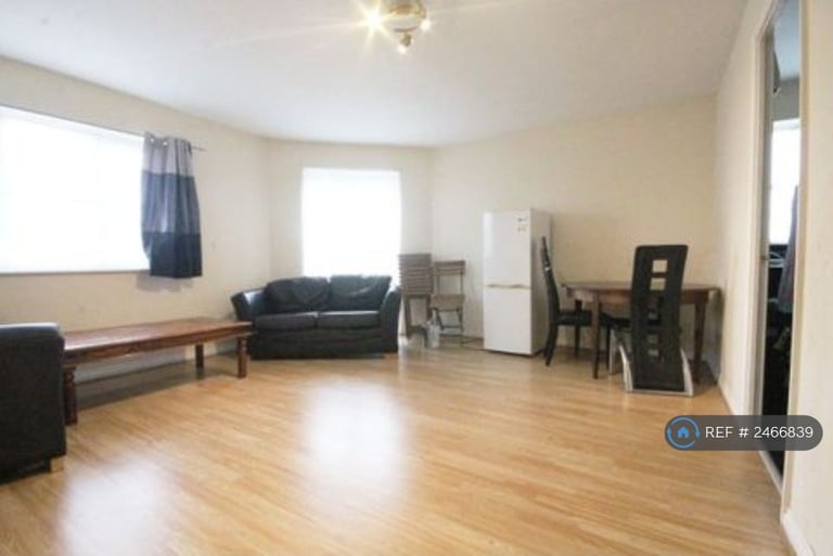 2 bedroom flat in Bellingham Court, Barking, IG11 (2 bed) (#2466839)