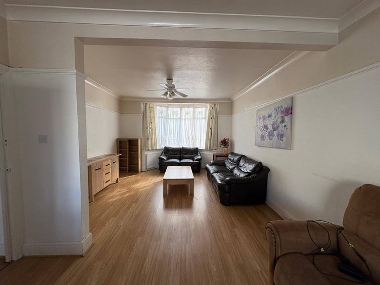 4 bed house in Barking  ,Strictly No agents or company let ,Working Professional 