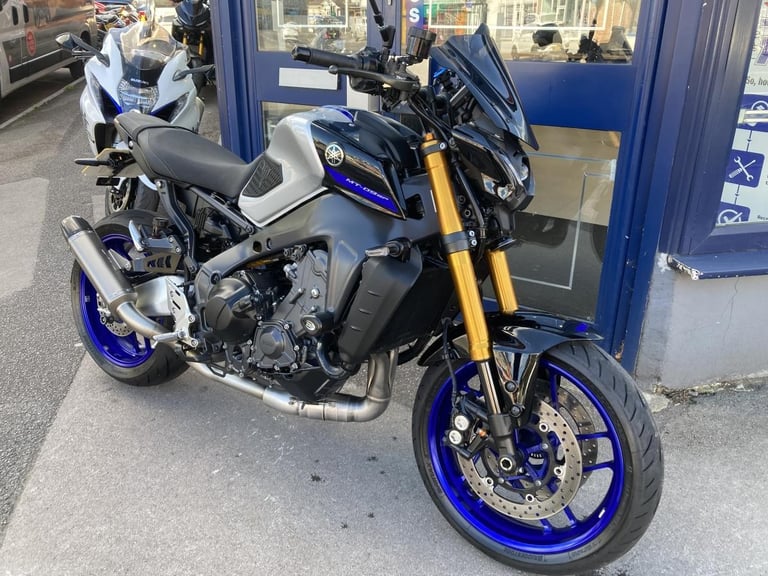 YAMAHA MT-09SP 2022 - FSH - AKRAPOVIC - HEATED GRIPS - TAIL TIDY + MORE