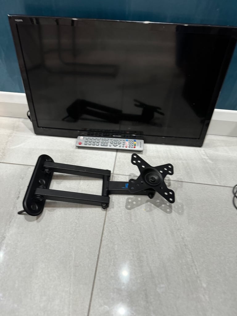£50 Sharp 24in smart LCD/DVD combi