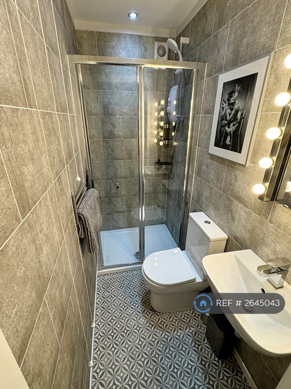 6 bedroom house in Empress Road, Liverpool, L7 (6 bed) (#2645043)