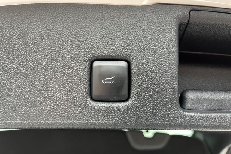 2022 Ford Kuga 1.5 EcoBlue ST-Line X Edition 5dr, Platinum White Paint, Media screen, sat Estate ...