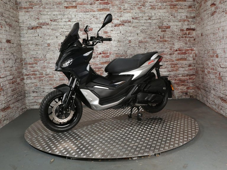 APRILIA SR - 2024 Petrol Automatic in Black