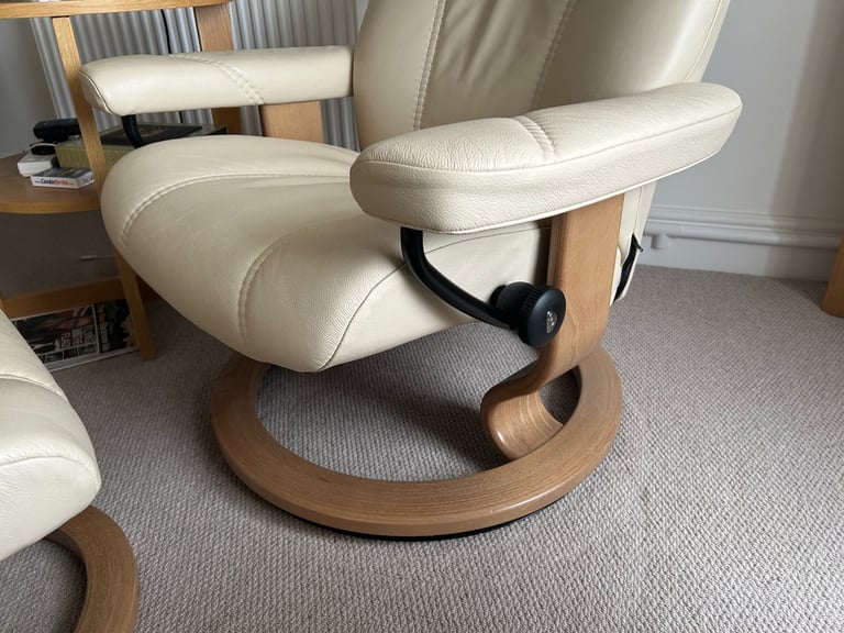 Stresses buckingham high 2 seat sofa & 2 medium recliners with foot stalls