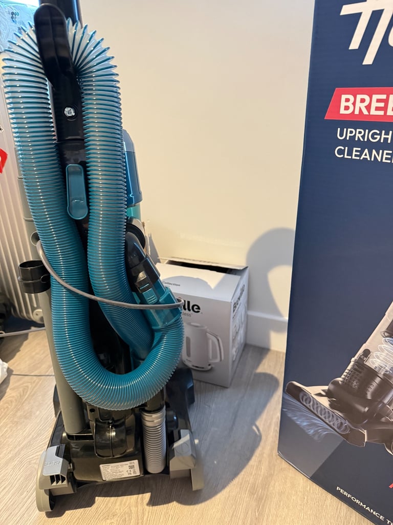 Hoover breeze vacuum cleaner