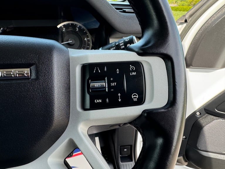2023 Land Rover Defender 90 3.0 D250 MHEV Hard Top Fuji White - 14,825 Miles 