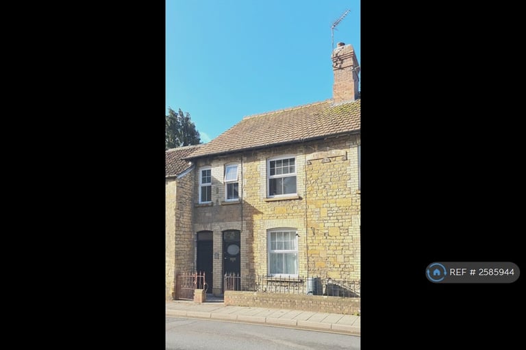 image for 3 bedroom house in North Street, Crewkerne, TA18 (3 bed) (#2585944)
