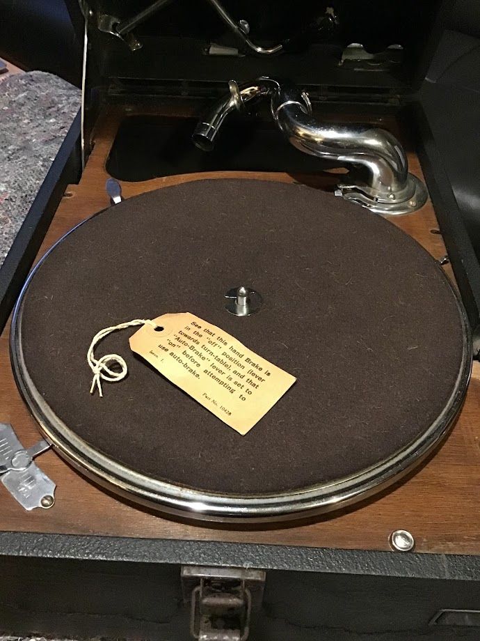 HMV 102 Gramophone with 5b Soundbox and keys