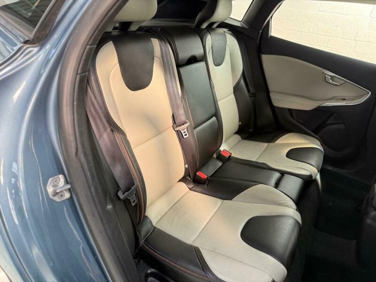 2014 Volvo V40 1.6 D2 Lux Powershift Euro 5 (s/s) 5dr HATCHBACK Diesel Automatic