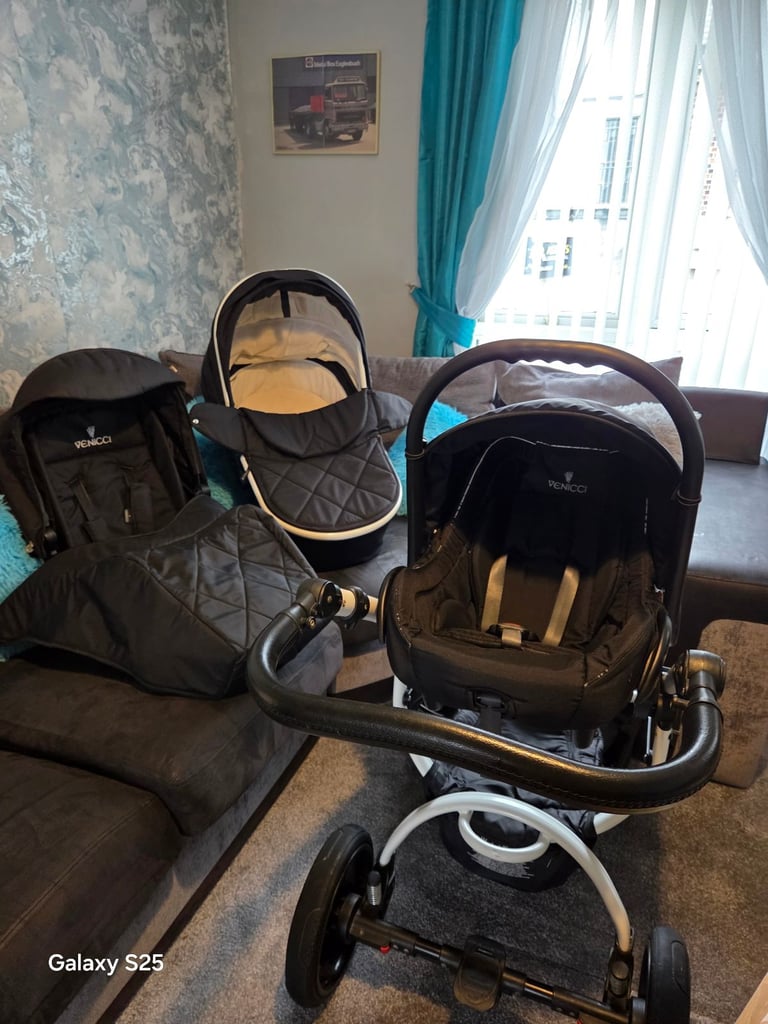 Venicci travel system 