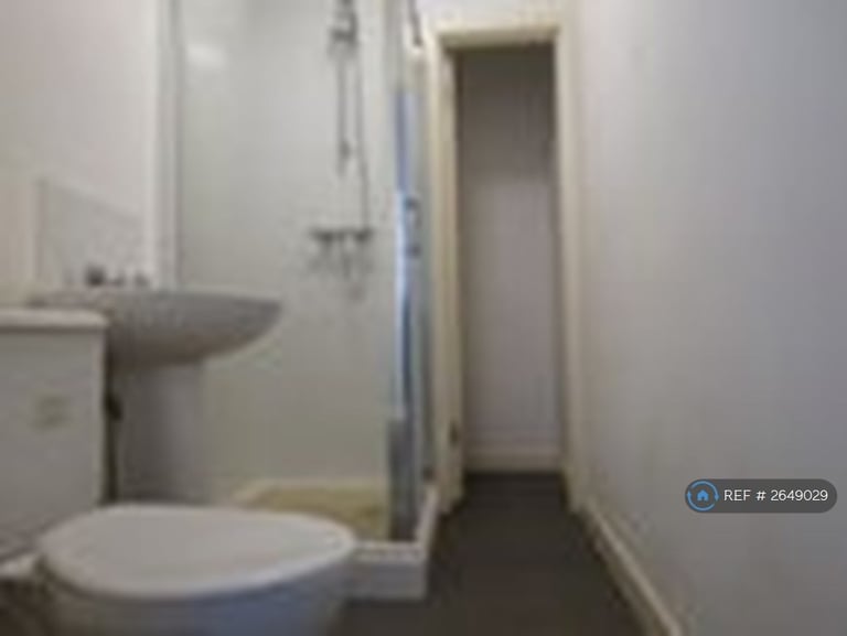 1 bedroom flat in Ensbury Park Apartments, Bournemouth, BH10 (1 bed) (#2649029)