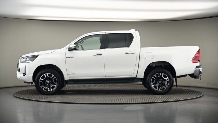2024 Toyota Hilux 2.8 D-4D Invincible Pickup Double Cab 4dr Diesel Auto 4WD Euro 6 (s/s) (204 Pic...