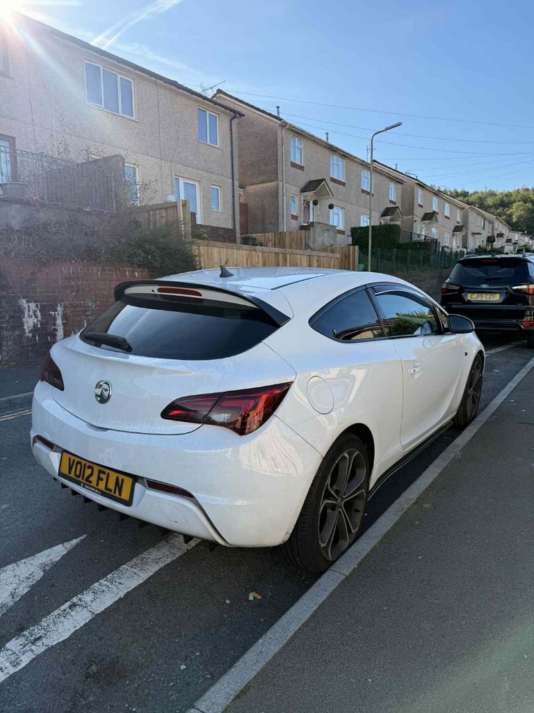 Vauxhall, ASTRA GTC, Hatchback, 2012, Manual, 1686 (cc), 3 doors