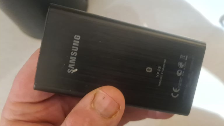 Samsung yp-p3 8gb mp3 player. Must Read carefully. 