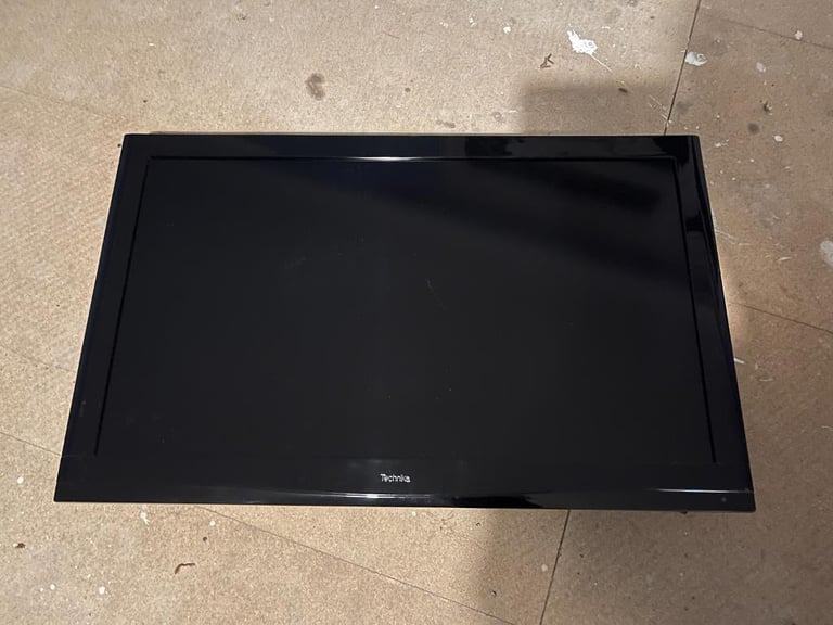 40” LCD Flat Screen TV