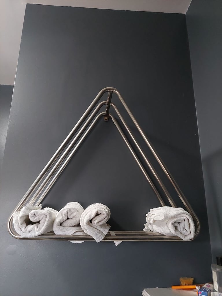 Triangle towel wall shelf 