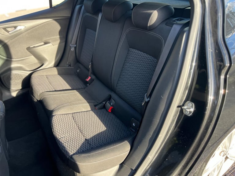 2017 Vauxhall Astra 1.4i Turbo SRi VX Line Euro 6 5dr HATCHBACK Petrol Manual