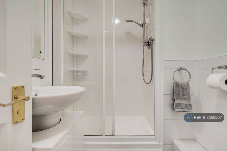 1 bedroom flat in Belgrave Gardens, London, NW8 (1 bed) (#2656967)