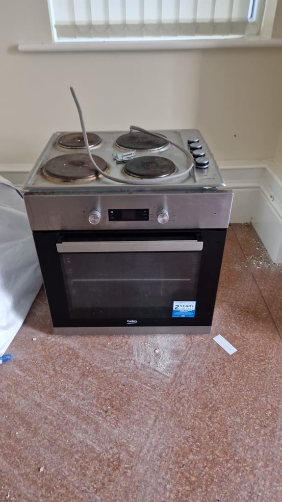 image for Beko electric oven and lamona hob