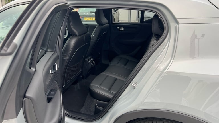 2025 Volvo XC40 2.0 B3P Ultra Dark 5dr Auto Petrol Estate Estate Petrol Automatic