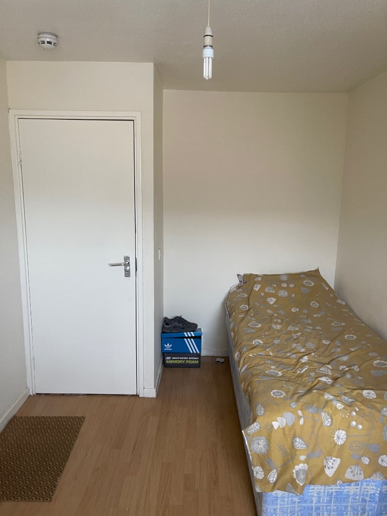Double room available close to City centre.