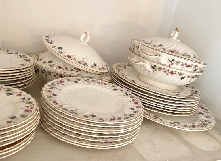 Royal Doulton Canterbury Pattern Full Dinner Set Mint Condition