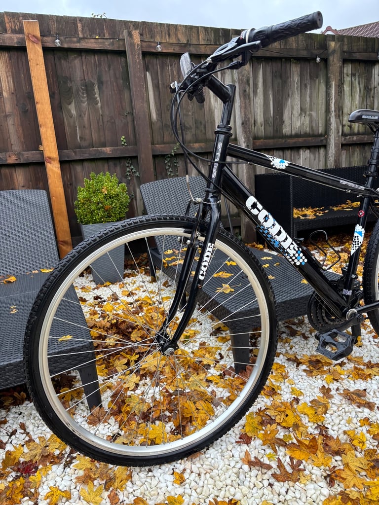 Men’s Lightweight APOLLO Code Hybrid Bike (Fantastic Condition)