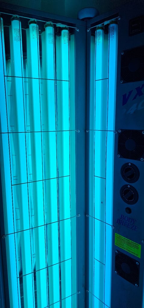 Stand up sunbed 