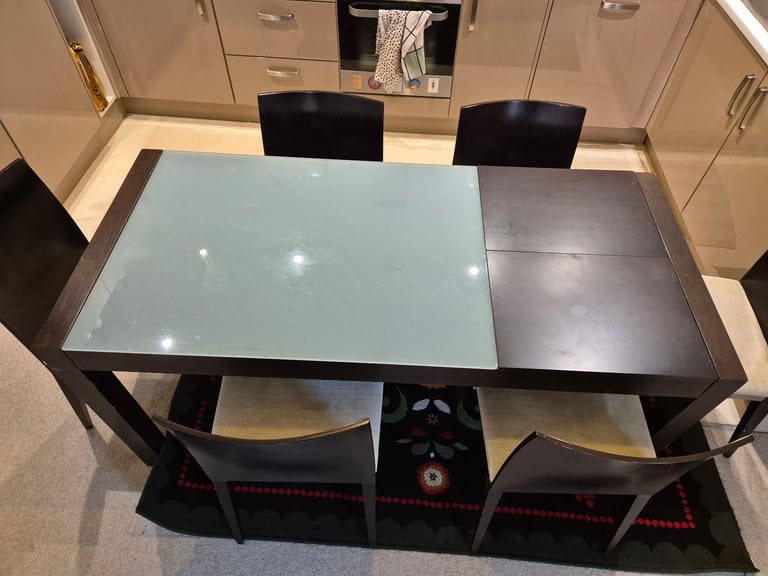 Dining Table with 6 Chairs – Extendable, Sturdy & Functional