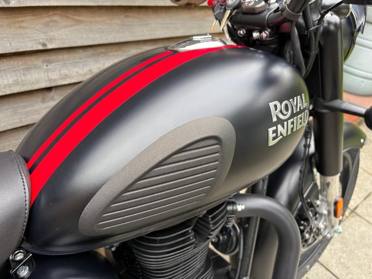 2023 / 23 Royal Enfield CLASSIC 350 £3500 Black 201 miles.