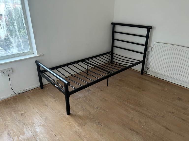 3 bedroom, 2 reception rooms town centre location 