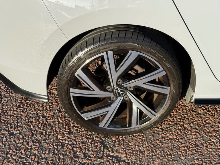 2023 23 VOLKSWAGEN GOLF 1.5 TSI R-LINE HATCHBACK 5DR PETROL MANUAL EURO 6 (S/S) 