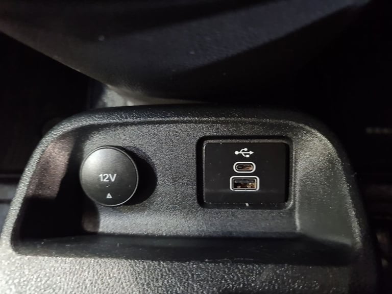 FORD TRANSIT CONNECT 1.5 240 ECOBLUE TREND AUTO L2 120 BHP COMBI VAN