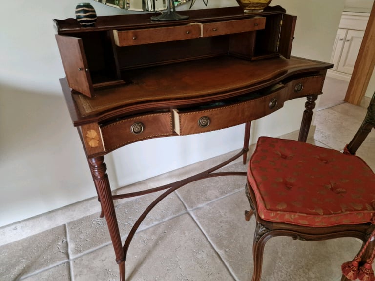 Mahogany Gainsborough ladies writing desk