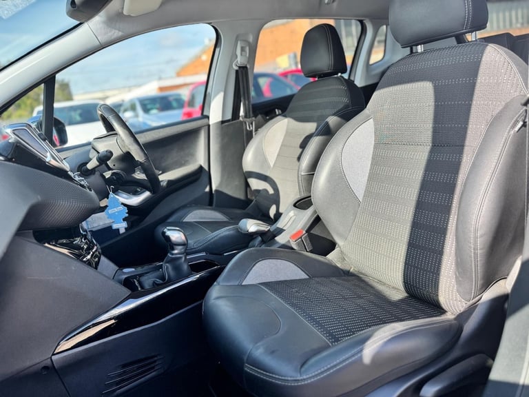 2016 Peugeot 2008 1.2 PureTech Allure Euro 6 (s/s) 5dr HATCHBACK Petrol Manual