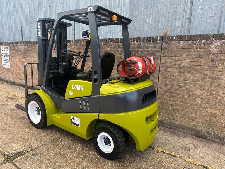 2015 Clark 3ton gas forklift