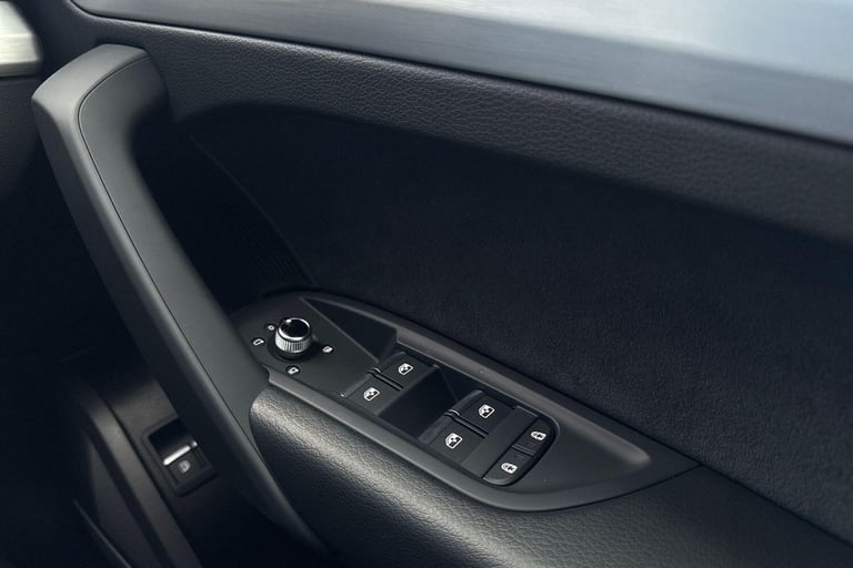 Audi Q5 2.0 TFSIe 50 S line SUV 5dr Petrol Plug-in Hybrid S Tronic quattro Euro 6 ( Petrol/Elect...