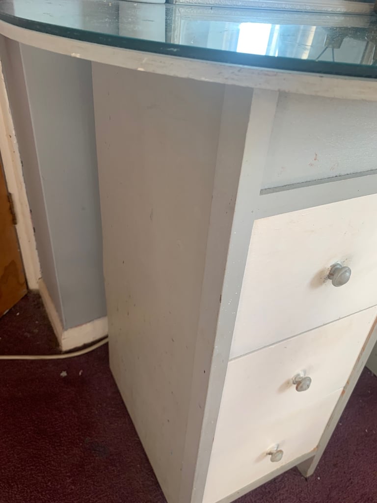 free vintage makeup vanity 