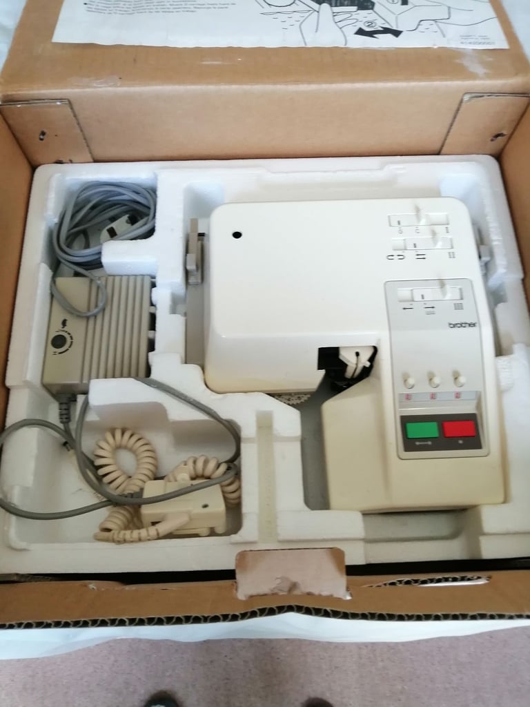Knitting machine and accessories
