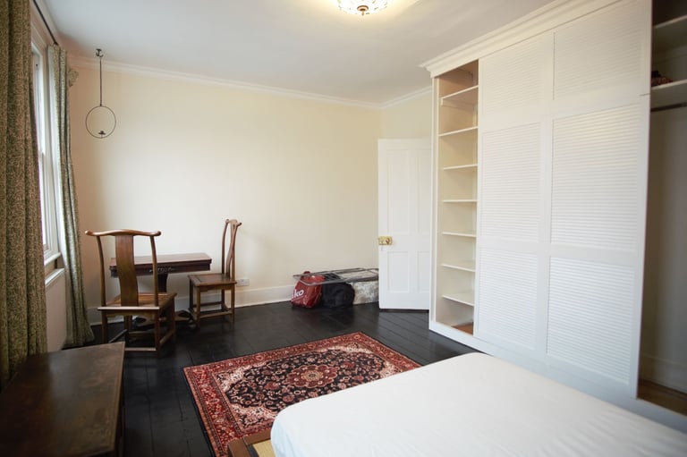Impressive 3-bedroom maisonette available to rent in Portobello Road, W11
